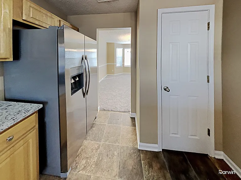 160 Long Dr — Photo 2