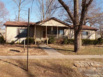221 S Elm St, Iola, KS, 66749