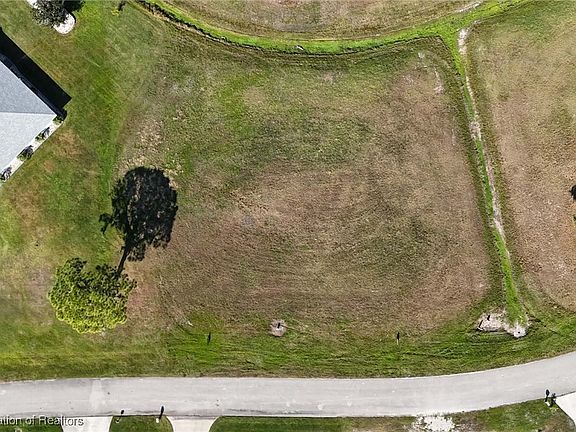 4th image of 1104 Lakeside Way