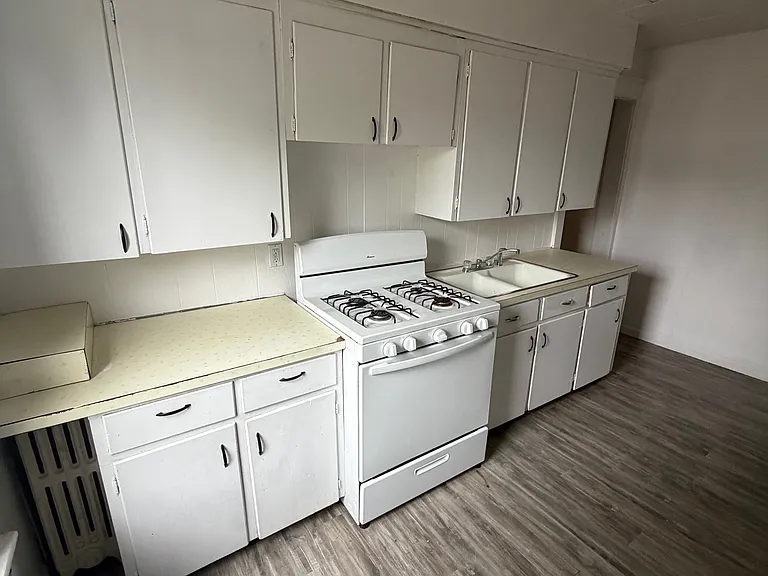 327 Main St — Photo 8