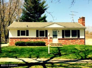 1389 Clover Crest Ave NW, Grand Rapids, MI 49504