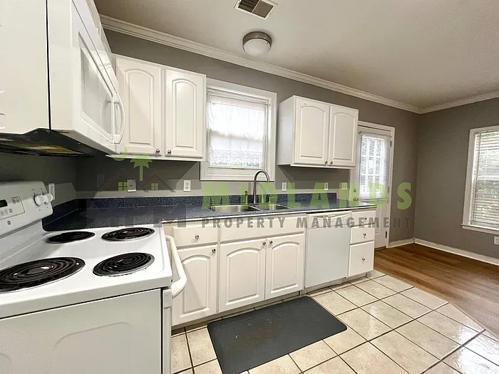 3425 Manor Ave — Photo 11