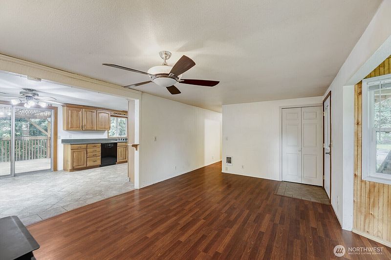 3rd image of 5703 318th Avenue NE