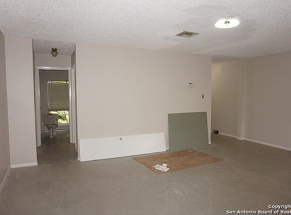 3rd image of 14406 Briarpine St