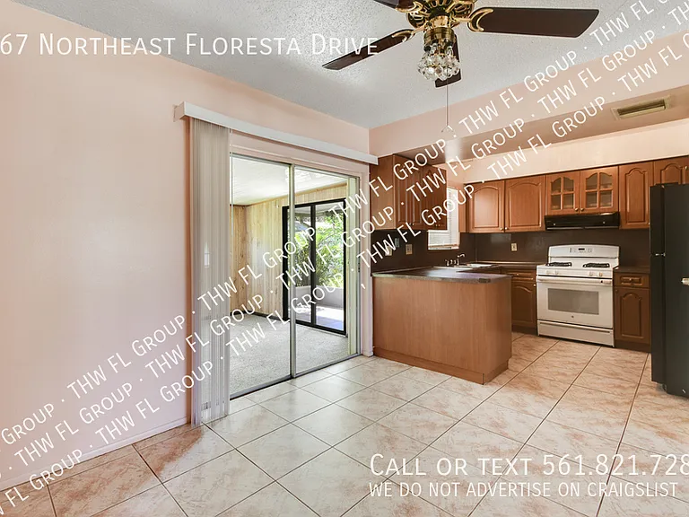 267 NE Floresta Dr — Photo 9