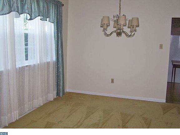 5th image of 8 Fairview Ave
