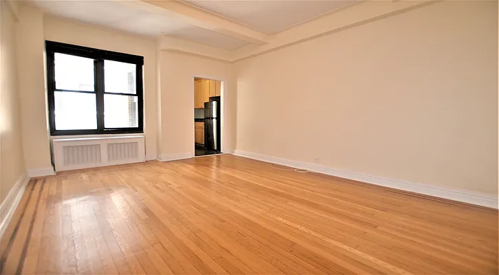Rented by Manhattan Realty Group | media 3