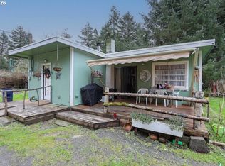 93621 Driftwood Inn Ln, North Bend, OR 97459