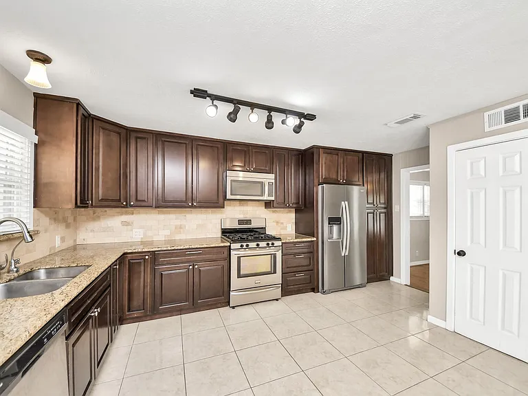 3419 Norris Dr — Photo 15