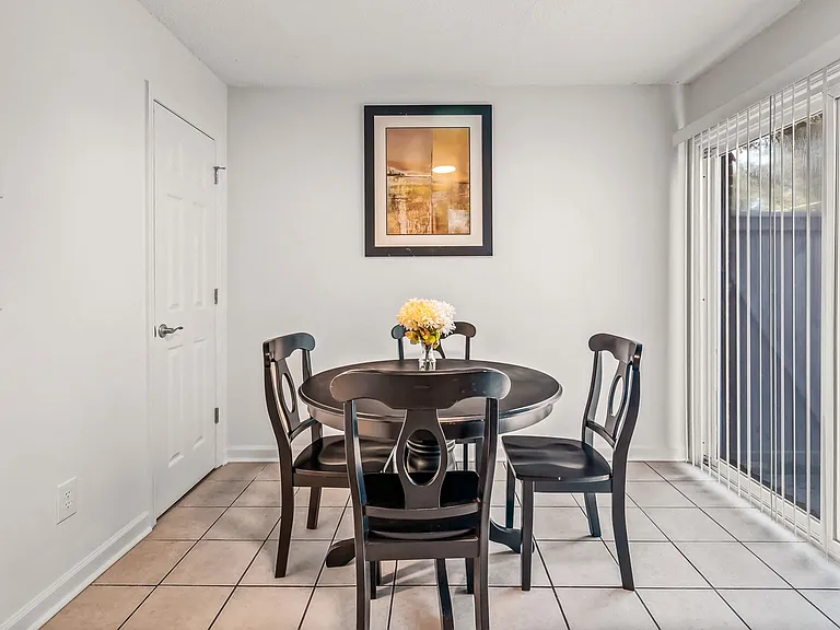 Summerville Apartments — Photo 11