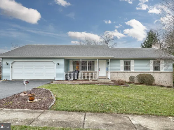 328 Hillcrest Dr, New Cumberland, PA 17070