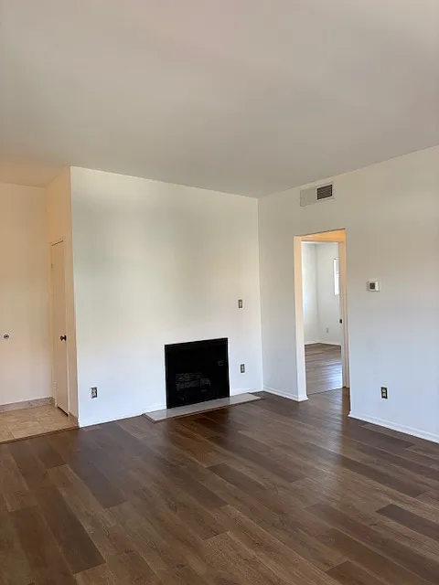 2 bed, 1050 sqft, $3,495 — Photo 4