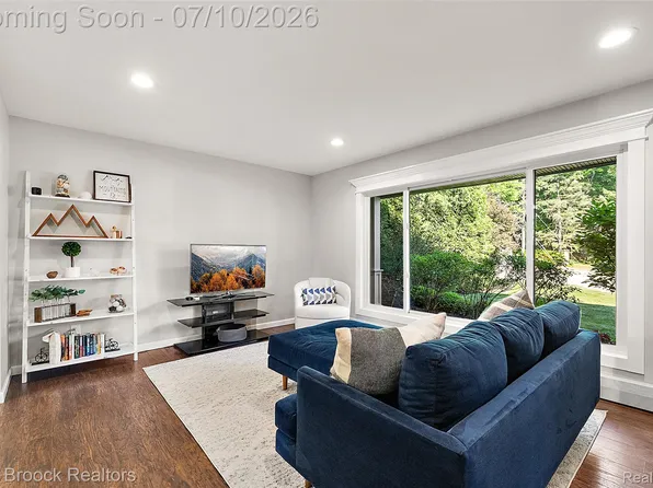 139 Wimbleton Dr, Birmingham, MI 48009