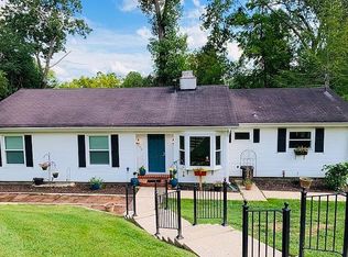 104 Pickwick Ln, Oak Ridge, TN 37830