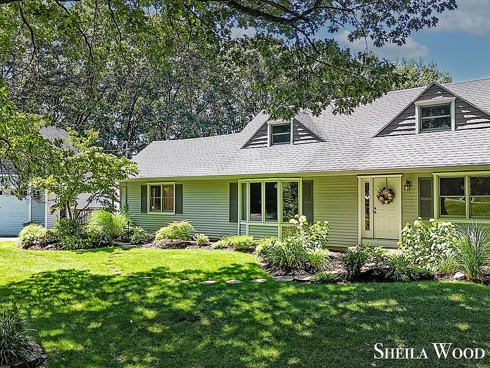 1st image of 5565 Chauncey Dr NE
