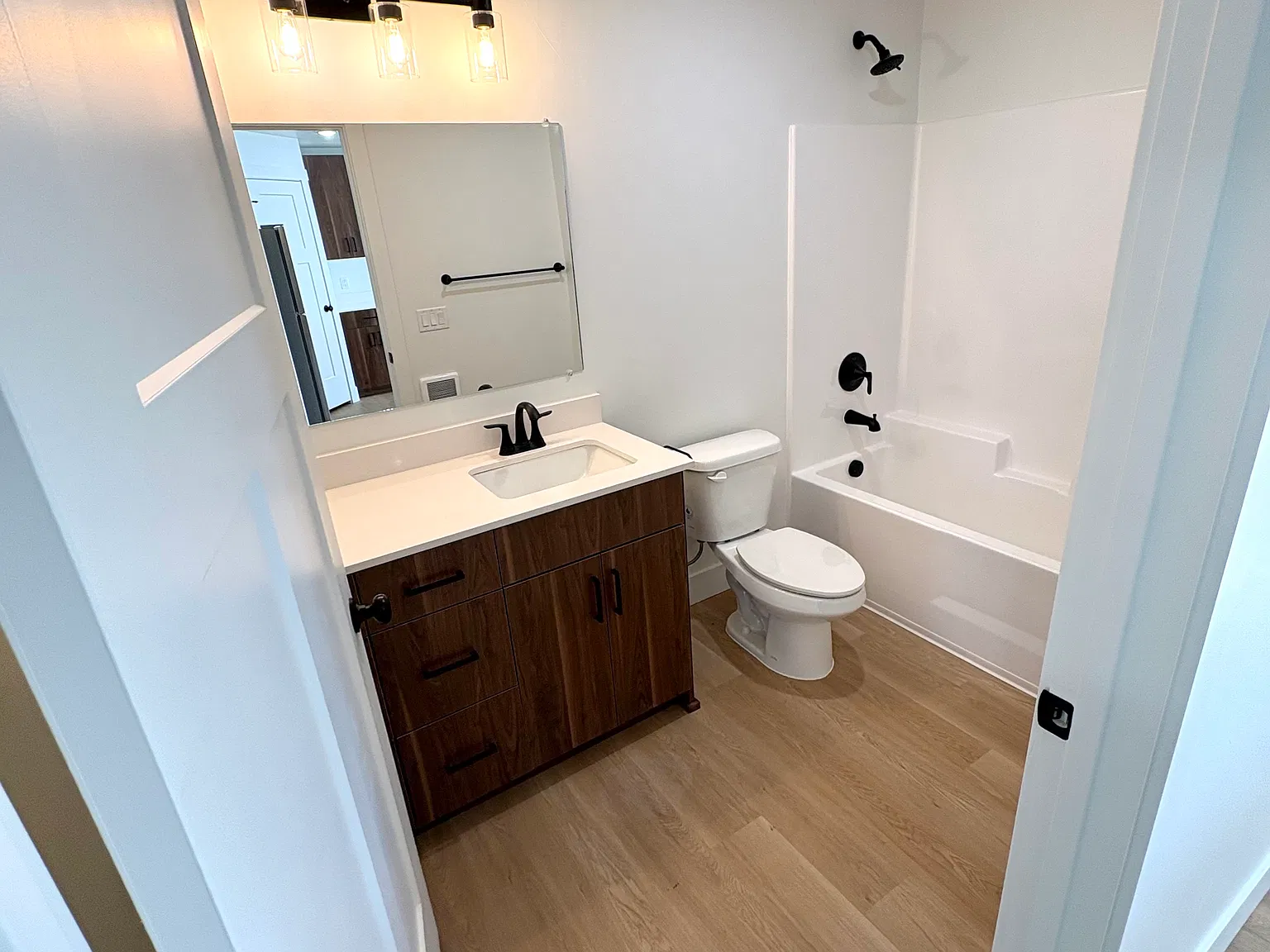 950 Valentine Ln — Photo 4