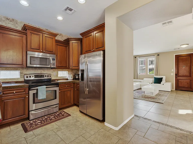12034 W Polk St — Photo 19