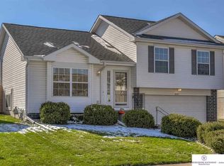 16621 Erskine St, Omaha, NE 68116