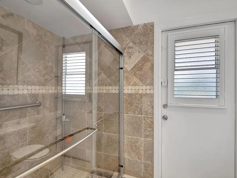 902 Foxpointe Cir — Photo 29
