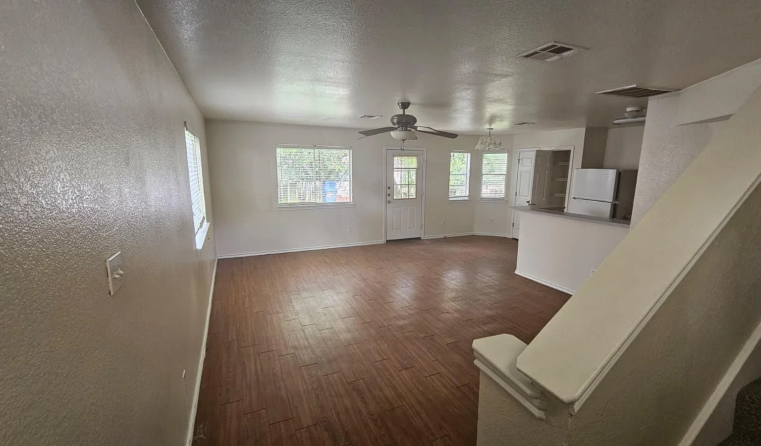 3 bed, 3.5 bath, 2746 sqft, $1,700 — Photo 2