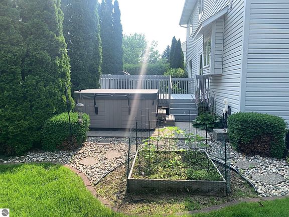 5th image of 1631 Eastpointe Dr