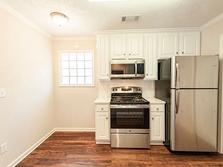 1124 Stafford Dr — Photo 11