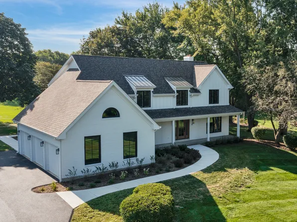 1431 Carlisle Dr, Inverness, IL 60010