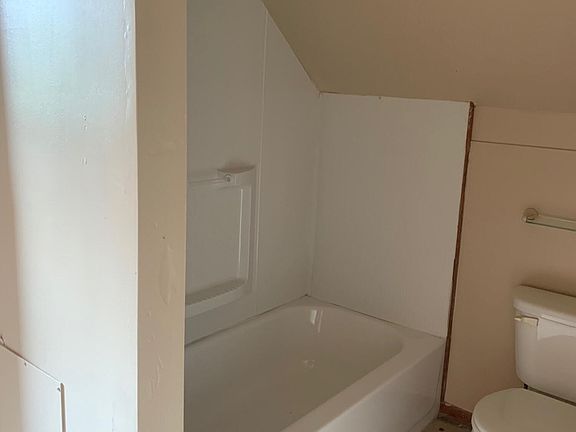 3rd image of 2145 Hoyt St