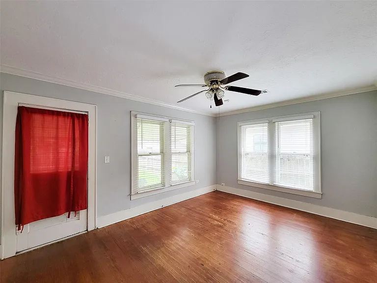 508 W Lang St — Photo 17