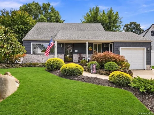 40 Greenwood Drive, North Babylon, NY 11703