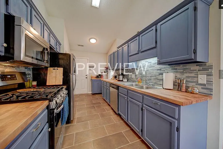 2418 Celosia Dr — Photo 6