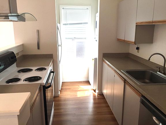 4th image of 220 23rd Ave E #17463842