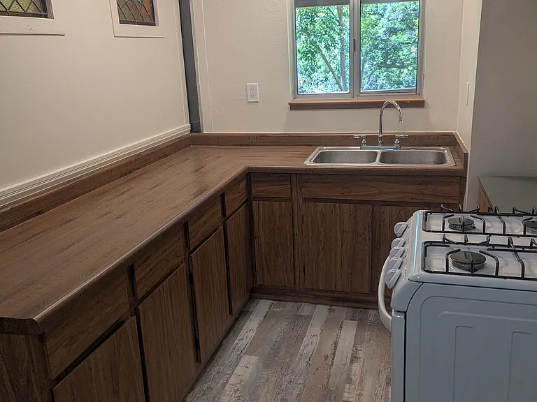 Downstairs Studio Full Kitchen