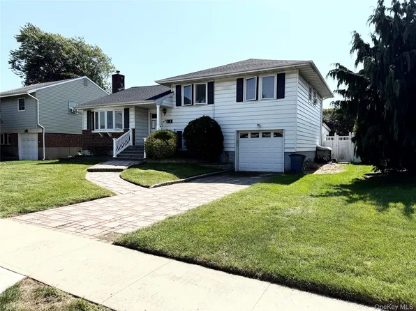 3938 Bernice Road, Seaford, NY 11783