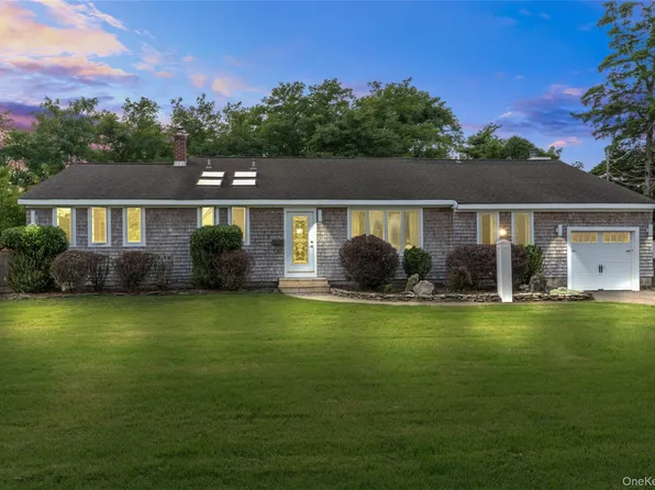 324 Durkee Ln, East Patchogue, NY 11772