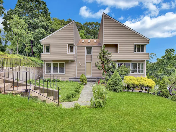 4 Verity Lane, Roslyn, NY 11576