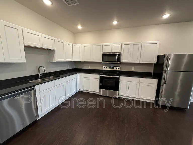 13513 S Mingo Rd #7 — Photo 6