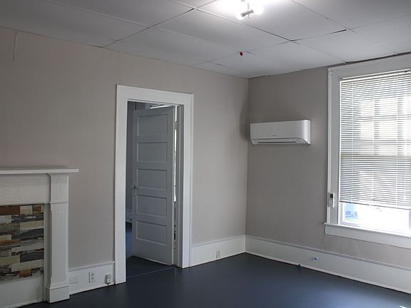 4th image of 1111 Gold St N #B