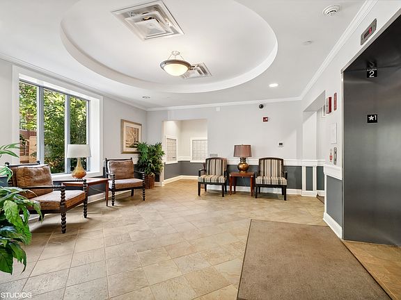 3rd image of 9360 Skokie Blvd Unit 418