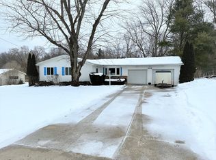 506 Floral Dr, Belding, MI 48809