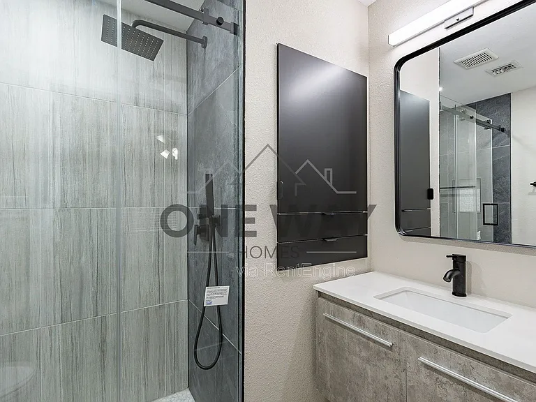 745 E Pierce St — Photo 22