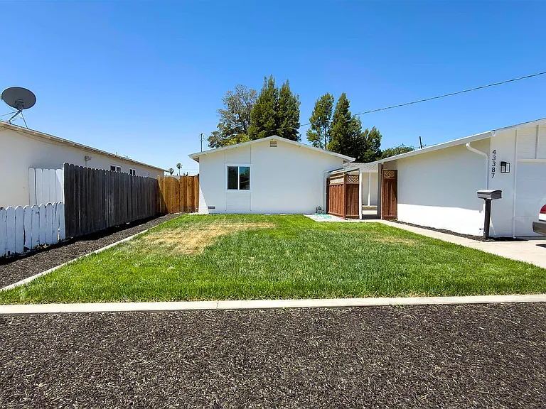 43387 Lindenwood St — Photo 13