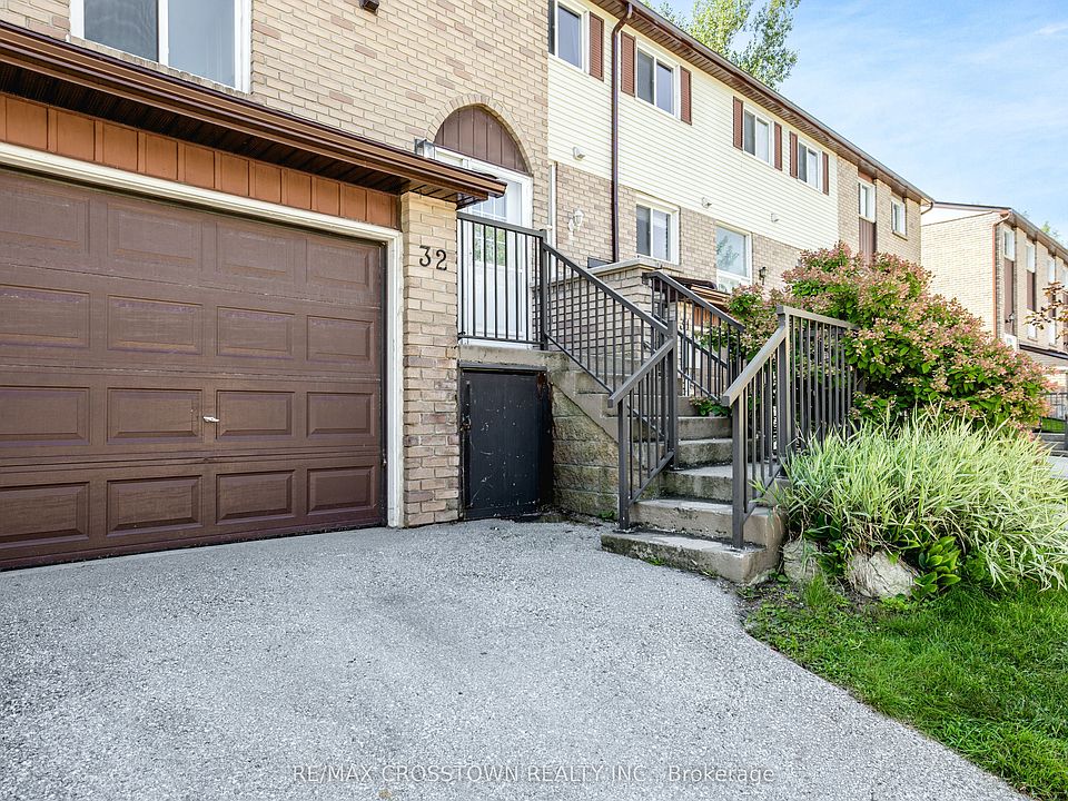 1st image of 52 Adelaide St #32