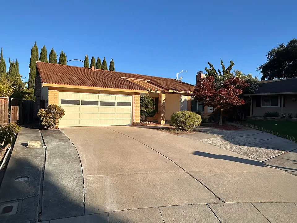 792 Lynxwood Ct