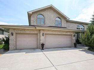 1092 Norwalk Rd, Lemont, IL 60439