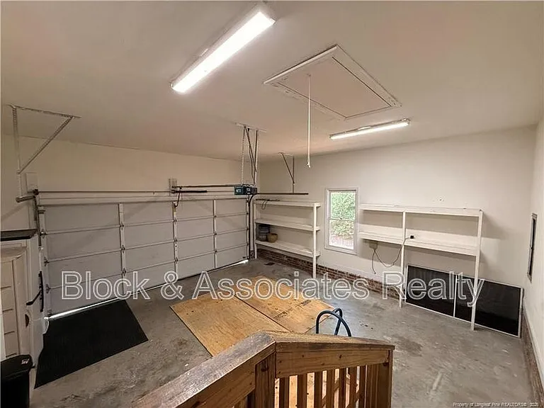 995 Greenbriar Dr — Photo 9