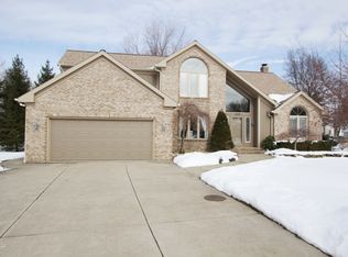 1219 Rae Rd, Lyndhurst, OH 44124