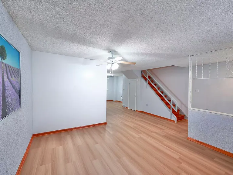 1122 W Oxford St — Photo 8