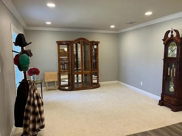 3 bed, 2200 sqft, $2,500 — Photo 3