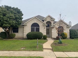 1133 Christopher Ln, Lewisville, TX 75077